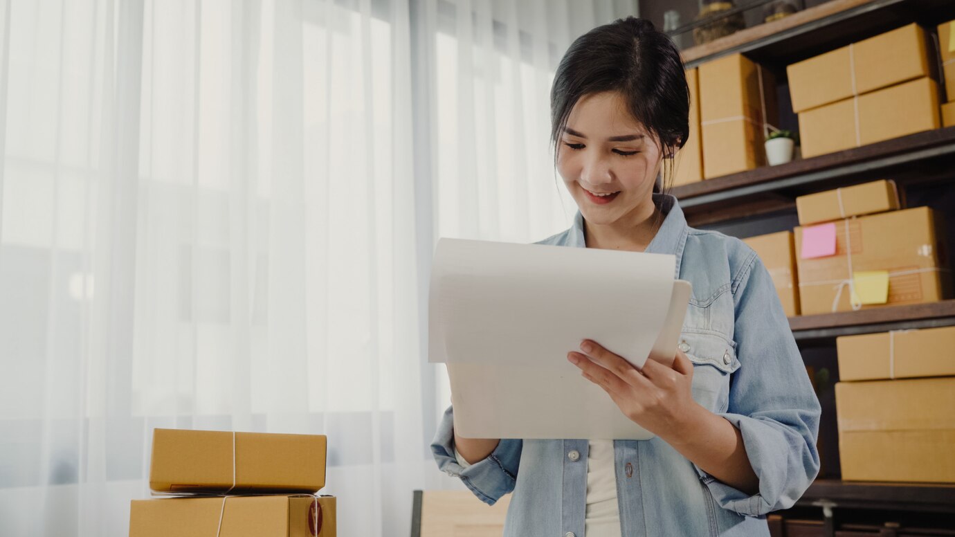 Beautiful smart Asian young entrepreneur business woman