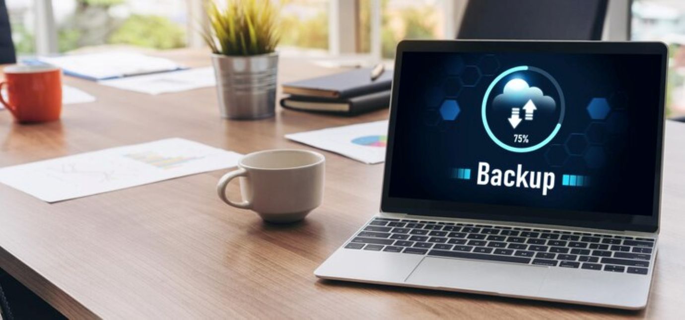 Memahami sumber risiko kehilangan data — dari human error hingga serangan siber — menjadi langkah awal menyusun strategi backup yang efektif.