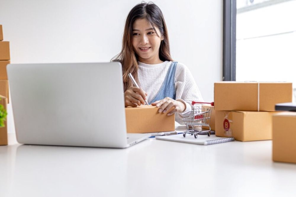 Pertumbuhan data produk dan transaksi yang cepat menjadi tantangan utama bisnis e-commerce tanpa sistem penyimpanan yang tepat.