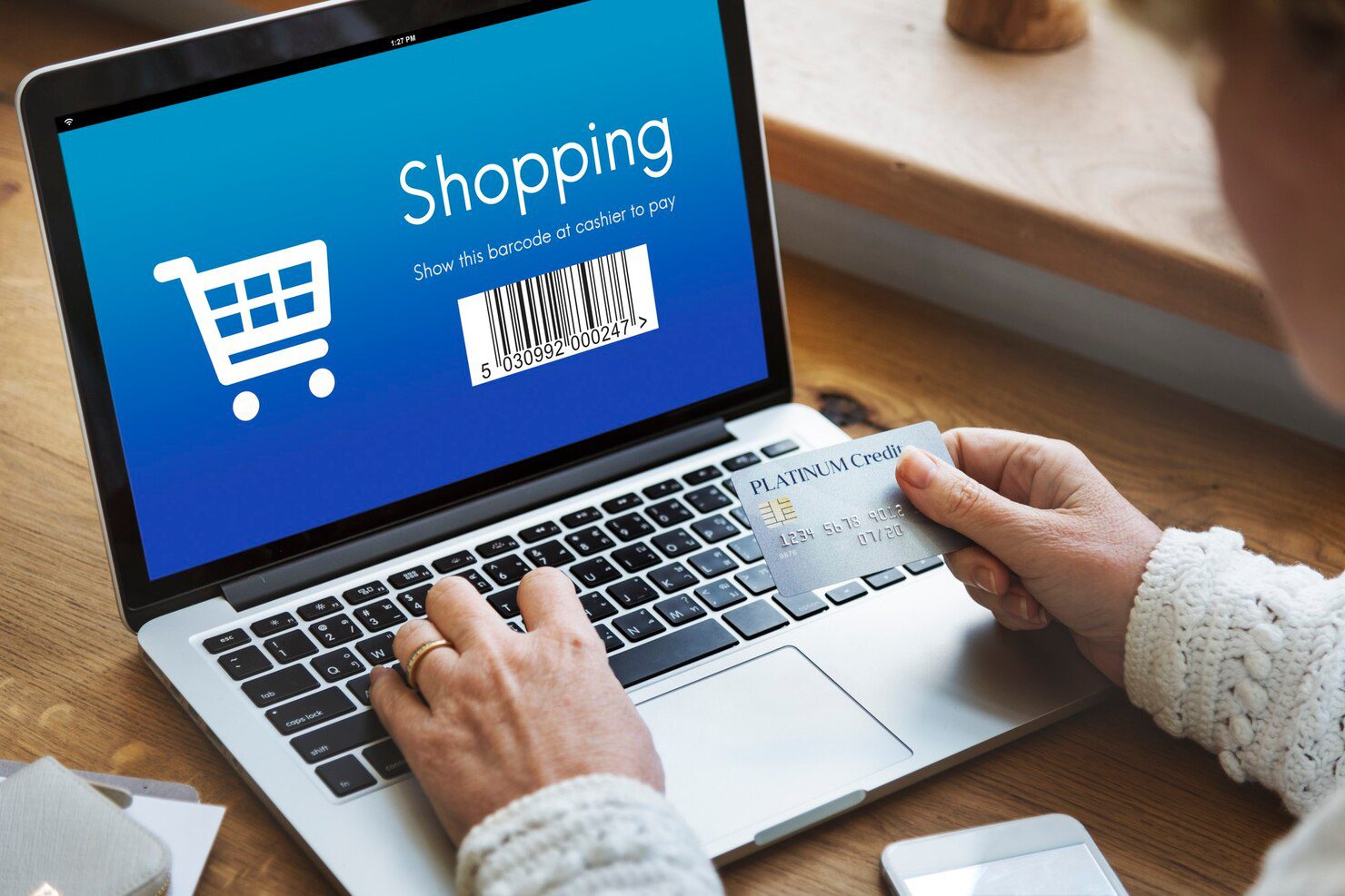 Penggunaan cloud drive meningkatkan efisiensi operasional e-commerce secara menyeluruh, dari kecepatan akses hingga kolaborasi tim.