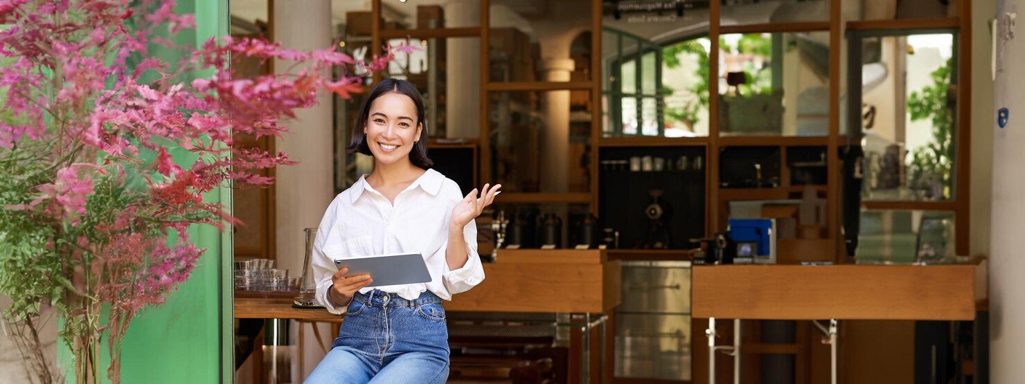 Strategi e-commerce yang tepat membantu bisnis berkembang di tengah persaingan digital yang ketat.