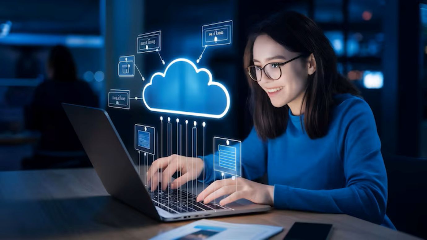 Keputusan migrasi sistem ke cloud umumnya didorong kebutuhan nyata — dari biaya infrastruktur yang membengkak hingga keterbatasan skalabilitas server on-premise.